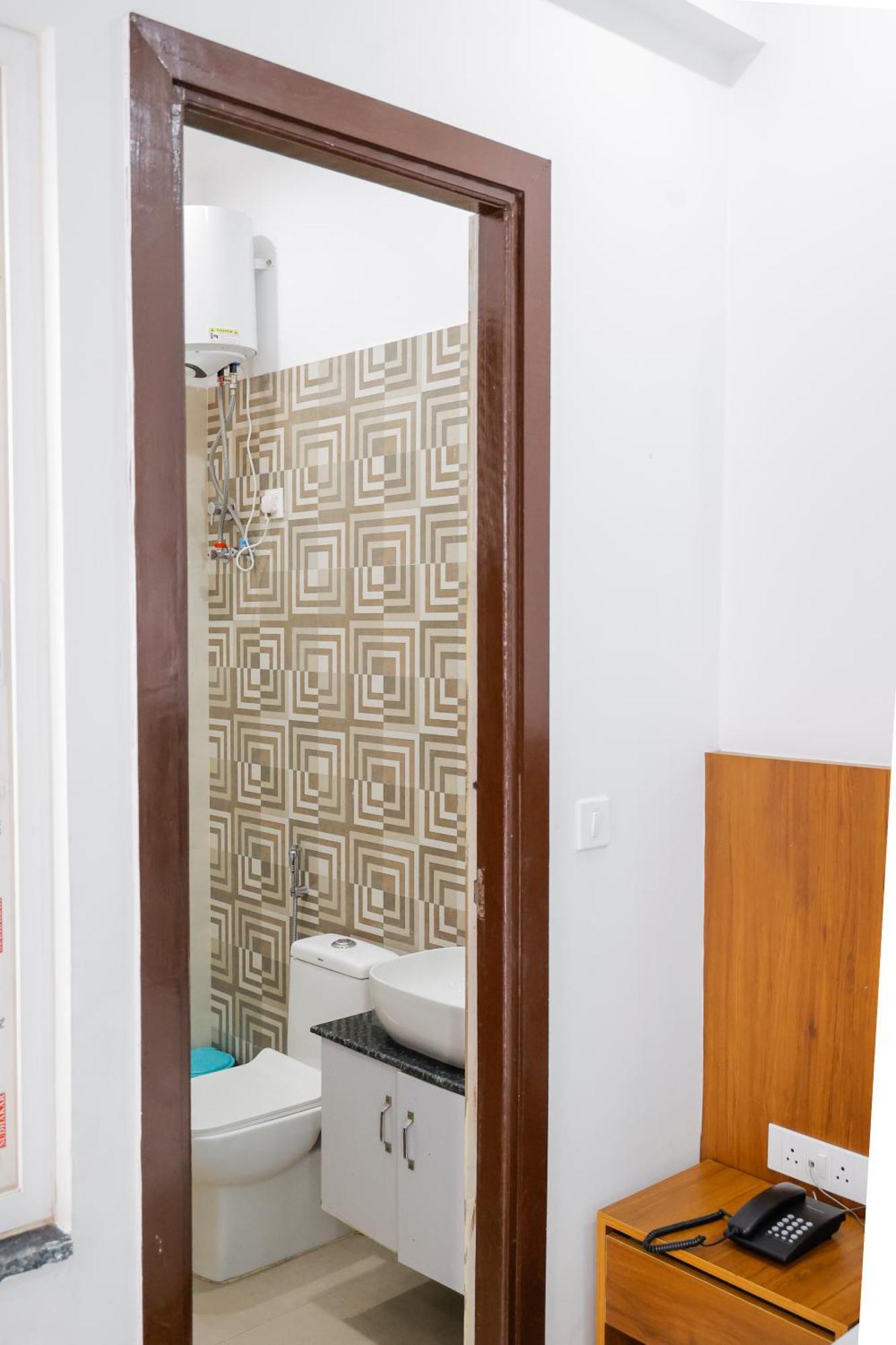 Hotel Parth Inn リシケーシュ エクステリア 写真