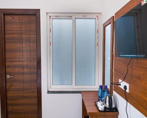 Hotel Parth Inn リシケーシュ エクステリア 写真